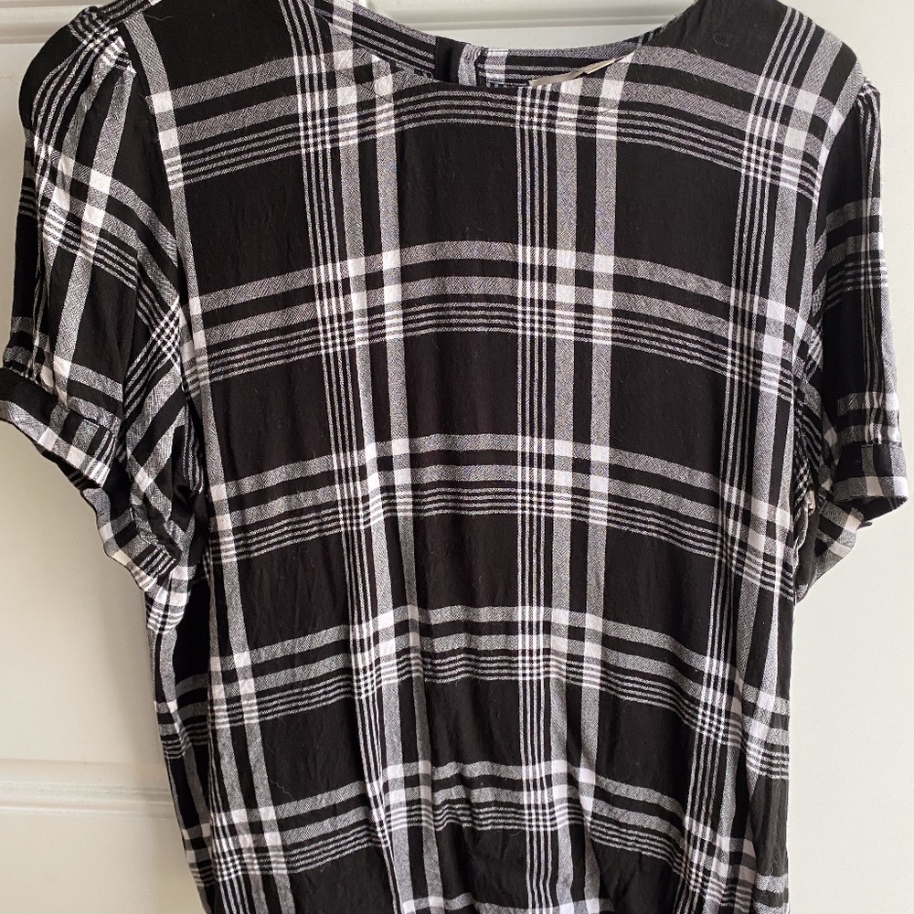 LOFT Short Sleeve Blouse with Back Button Details